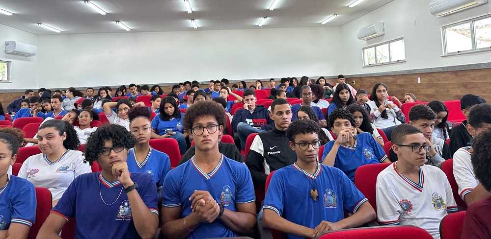 A Prefeitura de Camacã por meio da Secretaria de Educação em mais uma ação, lançou o Projeto Educa AzMina, que tem por finalidade contemplar as ações